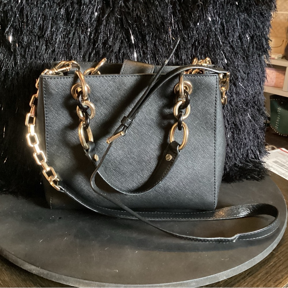 Michael Kors crossbody in black saffiano leather with gold chain hardware